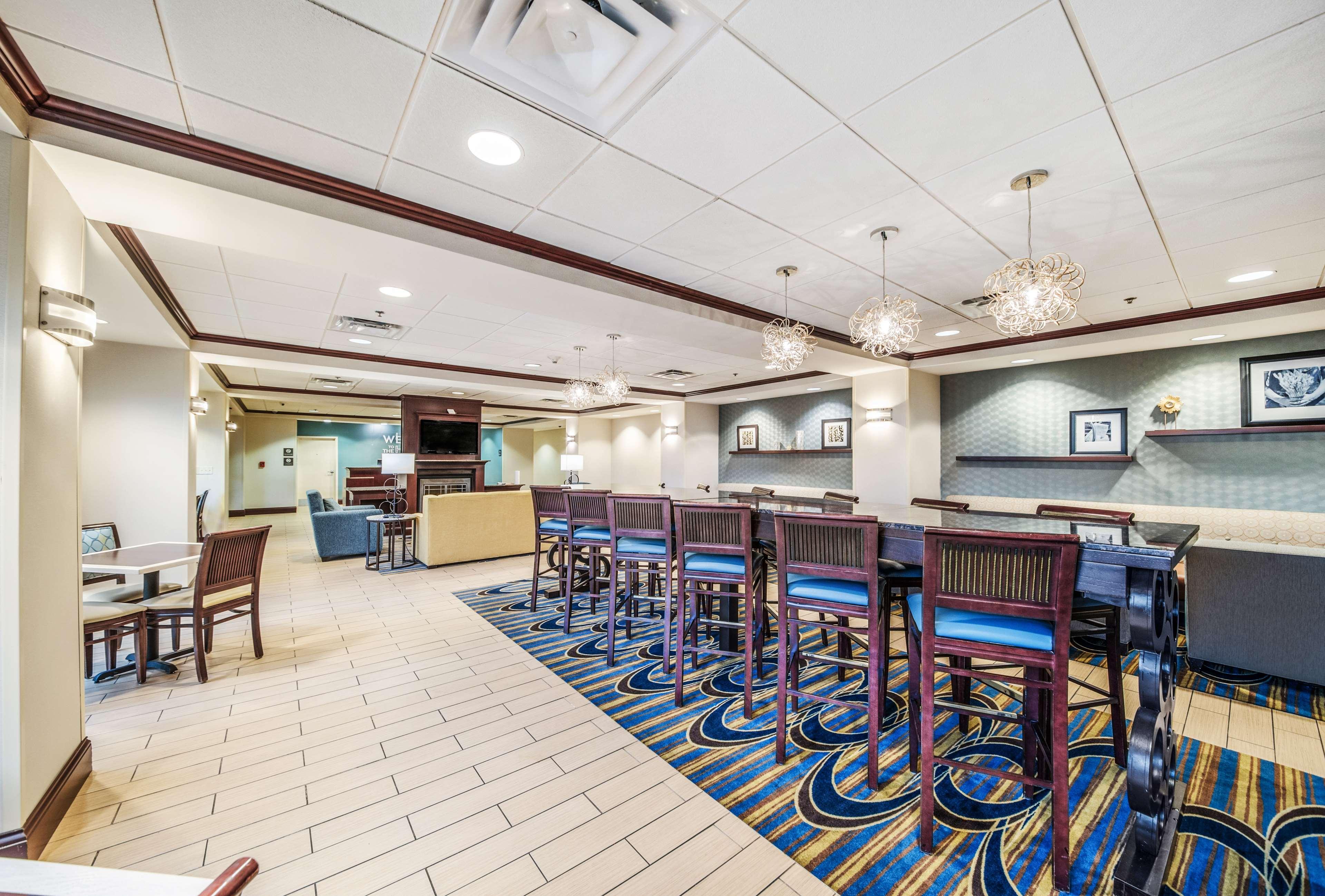 Hampton Inn Грийнфийлд Екстериор снимка