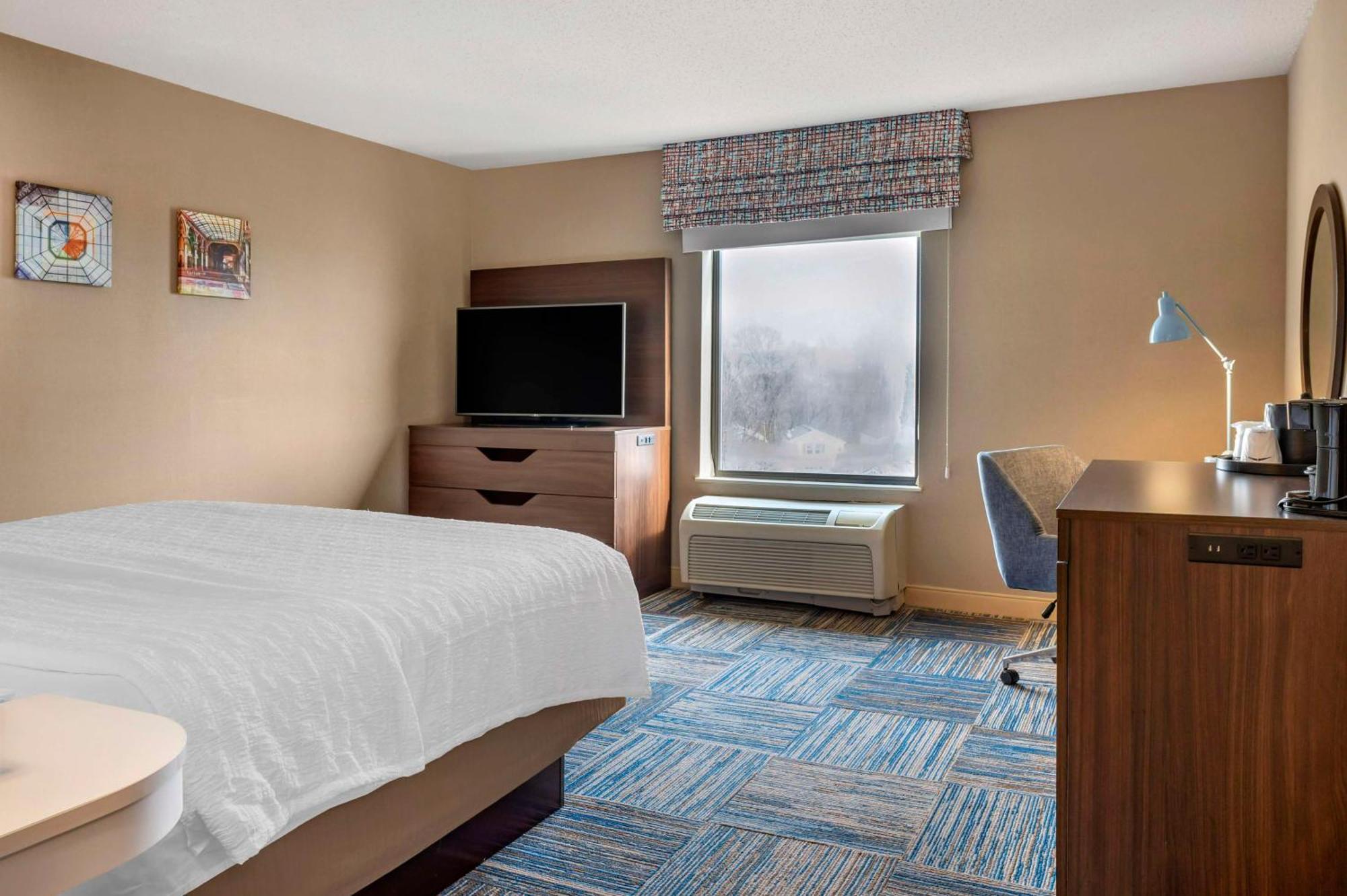Hampton Inn Грийнфийлд Екстериор снимка