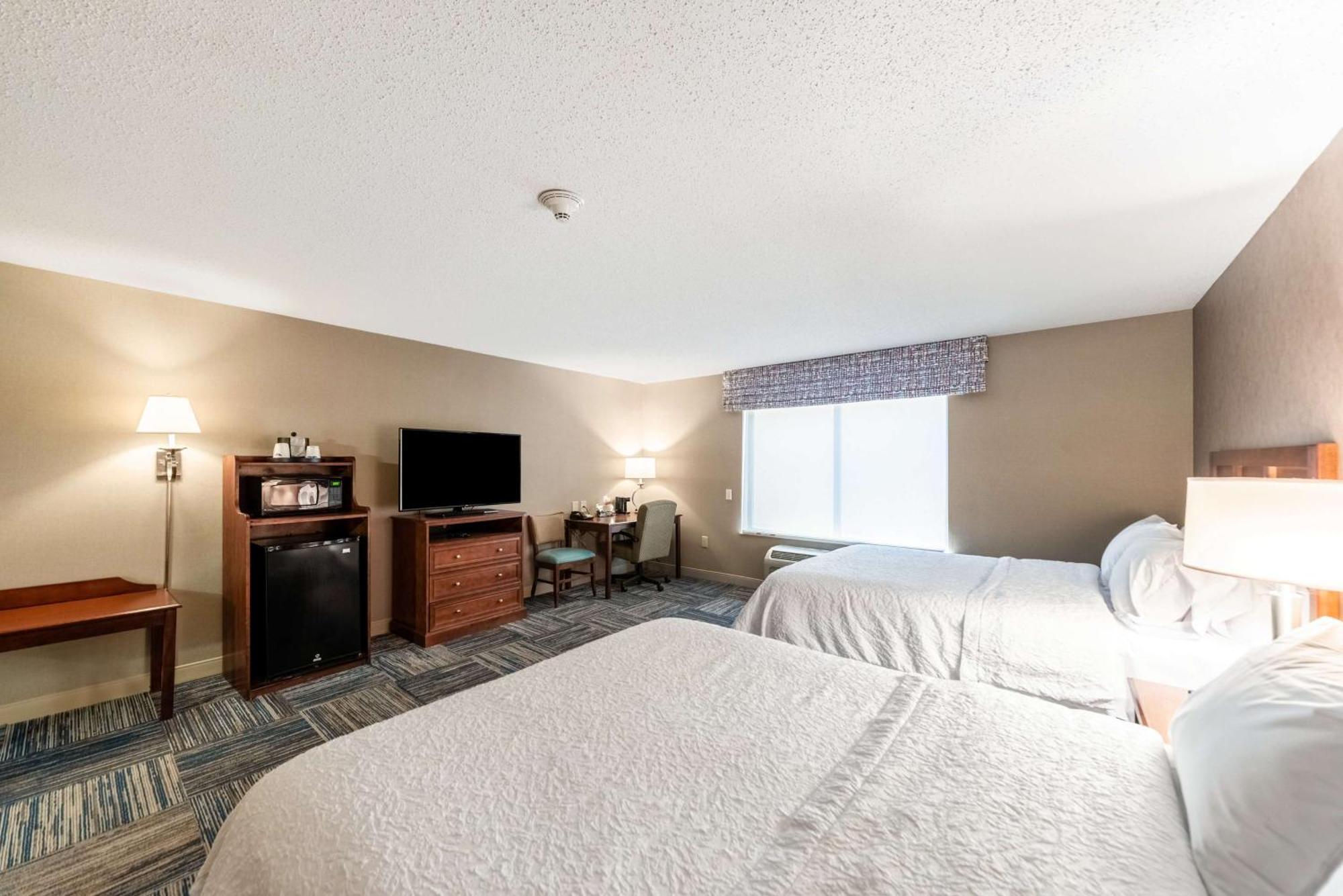 Hampton Inn Грийнфийлд Екстериор снимка