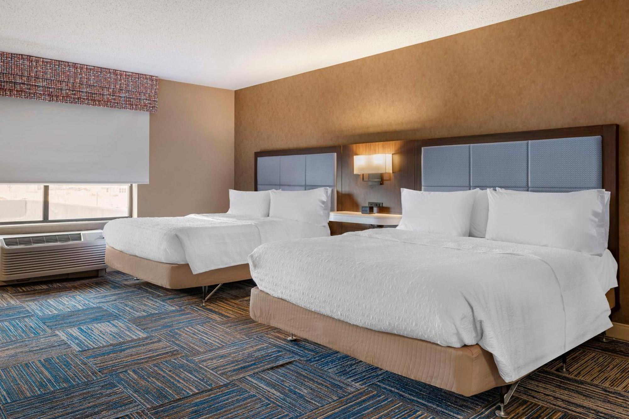 Hampton Inn Грийнфийлд Екстериор снимка