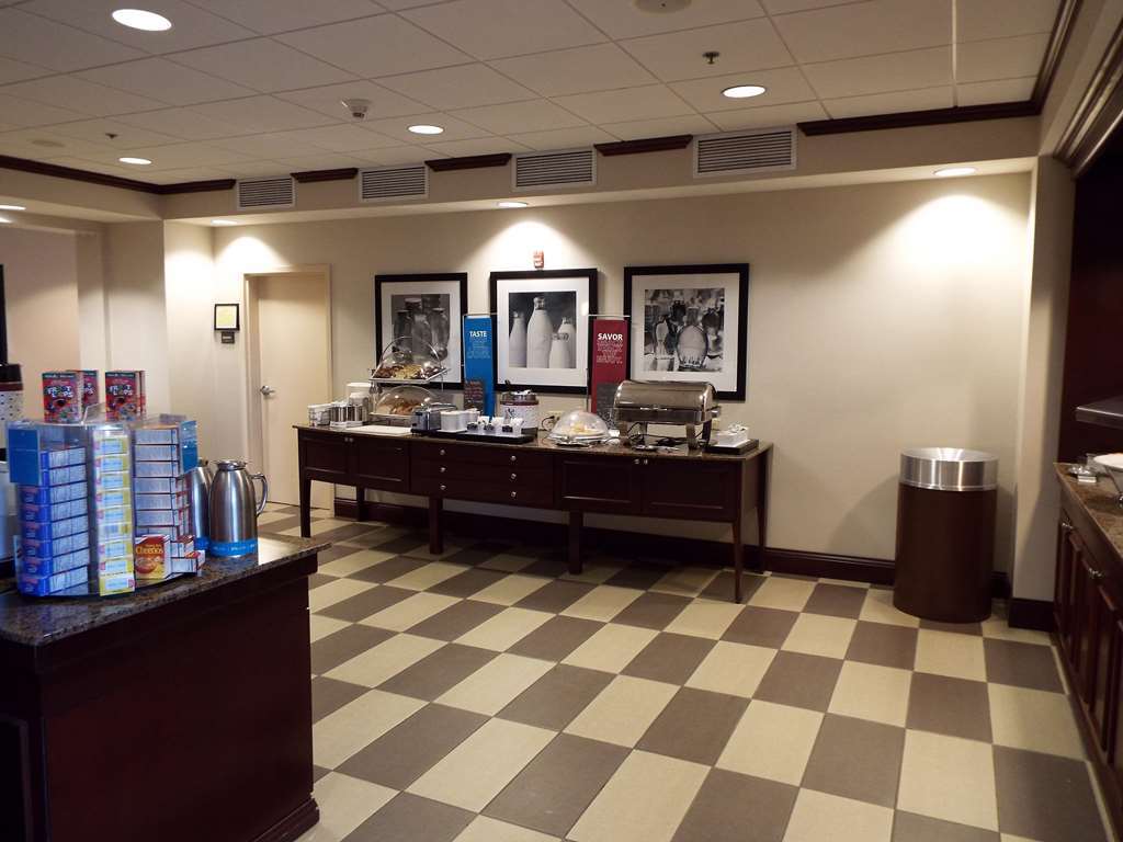 Hampton Inn Грийнфийлд Ресторант снимка